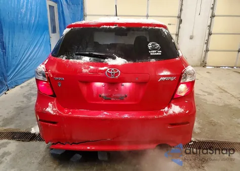 2010 Toyota Corolla Matrix z USA, uszkodzony, nr VIN 2T1KU4EE1AC333047